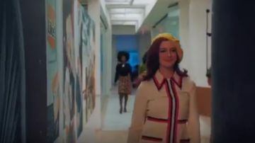 Gucci Clas­sic Stripe Day Dress worn by Lexi (Anne Hathaway) in Modern Love Season 01 Episode 03