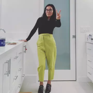 Phillip Lim cropped yellow green pants worn by Ali Wong on the Instagram account @aliwong