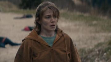 Chaqueta con capucha de pana marrón similar a la que usó Sophia Durand (Emilie de Preissac) en La Guerra de los Mundos (S01E07)