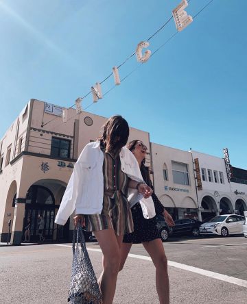 La chaqueta blanca de Marta Riumbau en la cuenta de Instagram de @riumbaumarta