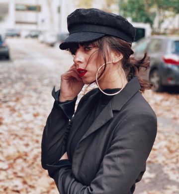 Gorra de Marta Riumbau en la cuenta de Instagram de @riumbaumarta
