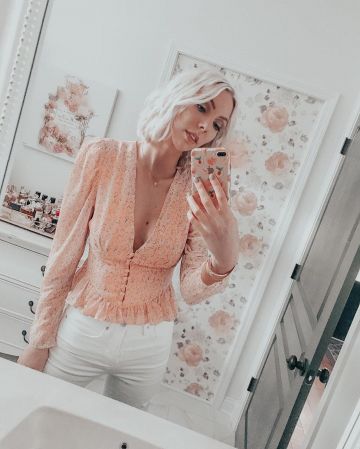 Top rosa de Sandrea en la cuenta de Instagram de @sandrea26france