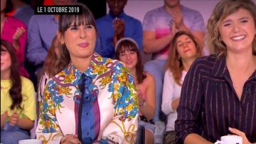 La chemise col classique fluide imprimée Bleu de Emilie Papatheodorou dans Clique