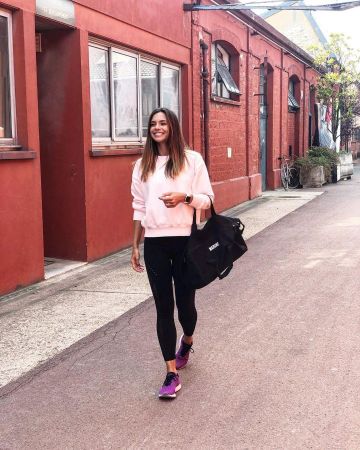 Sweater pink Marine Lorphelin on the account Instagram of @marinelorphelin_off