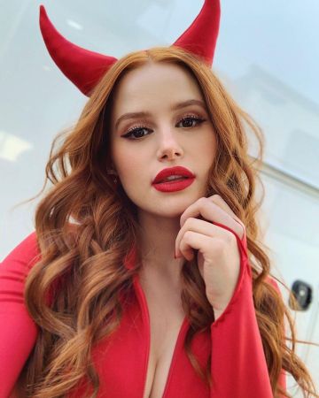 Les cornes rouges de Madelaine Petsch sur le compte Instagram de @madelame