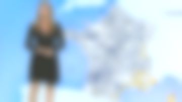 The black dress V-neck Chloé Nabédian in Weather of France 2 on THE 01.11.2019