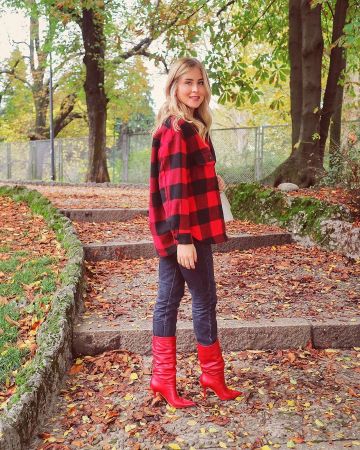 Rouge Plaid Shirt de Valentina Ferragni sur l'Instagram account @valentinaferragni