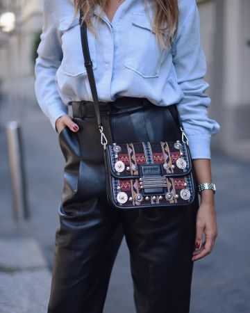 Pantalon en cuir des Femmes de Elisa Taviti sur l'Instagram account @elisataviti