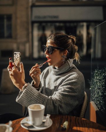 But­ter­fly Sun­glass­es of Natalia Cabezas on the Instagram account @trendy_taste