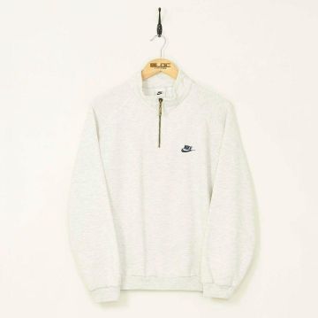 Le sweatshirt zippé blanc Nike sur le compte Instagram de @blocvintage