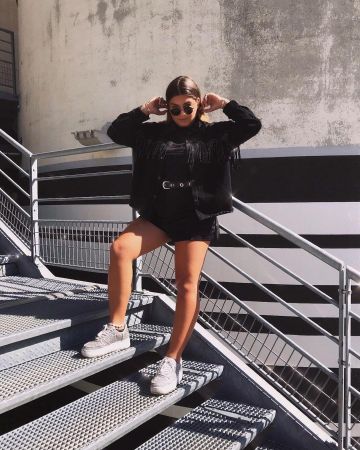 The sunglasses worn by AnnaRvr on the account Instagram of @annarvr ...