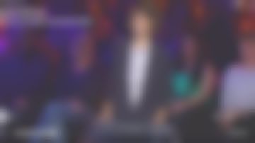 Jacket long navy cross Mia Éméyé in Find the intruder the 02.11.2019