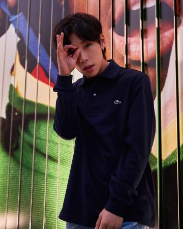 Lacoste Live Light Blue Jeans usados por Koosung J en la cuenta de Instagram de @koosungjung