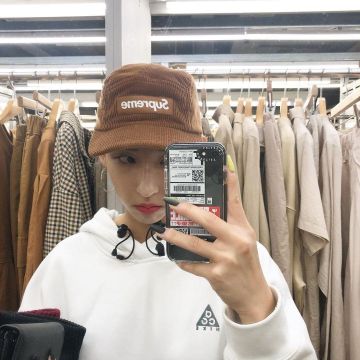 Sweat white ACG Nike white worn by Mina Myoung on the account Instagram of @minamyoung