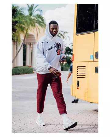 Le hoodie blanc Palm Angels de Julius Randle sur le compte Instagram de @leaguefits