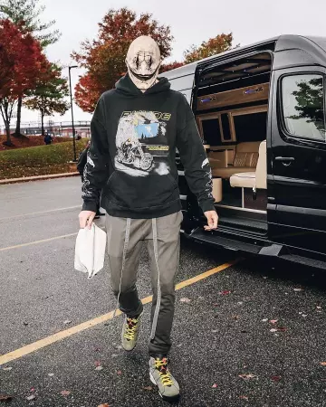 Les Sneakers Jordan 6 Retro Travis Scott de Ben Simmons sur le compte Instagram de @leaguefits