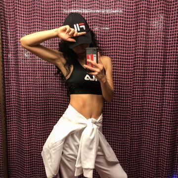 Black baseball cap Fila worn by Mina Myoung on the account Instagram of @minamyoung