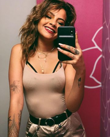 Le body de Sindy sur le compte Instagram de @sindyoff