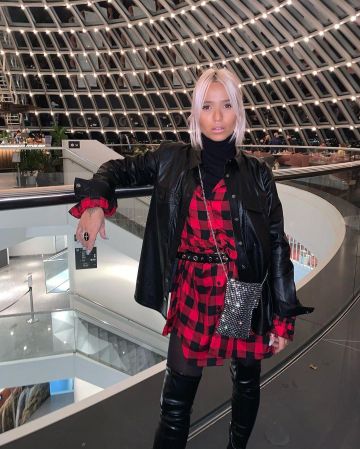 Blusa de polipiel de Camille Callen en la cuenta de Instagram de @noholita