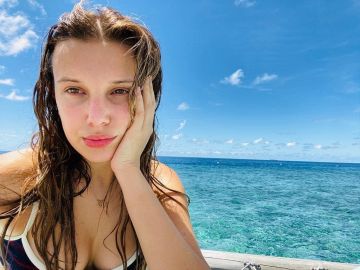 Collar M milie bobby brown on the account Instagram of @milliebobbybrown
