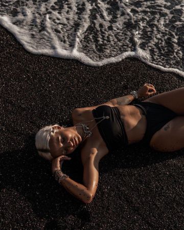 Bikini de Camille Callen en la cuenta de Instagram de @noholita
