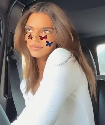 Top blanc longues manches de Kendall Jenner sur le compte Instagram de @kendallthequeeen