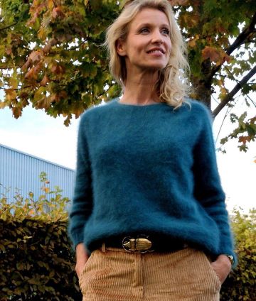 Le pull bleu de Alexandra Lamy sur le compte Instagram de @alexandralamyofficiel