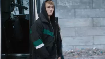 The jacket green, Tristan (Ludwig Simon) in Us, The Wave (S01E01)
