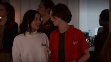 Rouge "John" bowling shirt porté par Casey Gardner (Brigette Lundy-Paine) Atypique