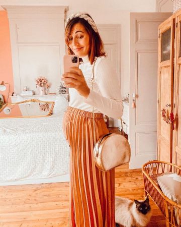 Cuello de tortuga blanco de Coralie en la cuenta de Instagram de @ellesenparlent