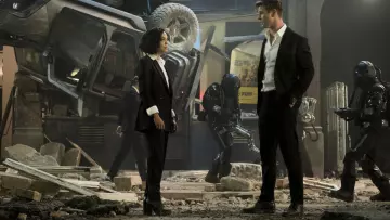 Botas usadas por la Agente M (Tessa Thompson) como se ve en Men in Black: International