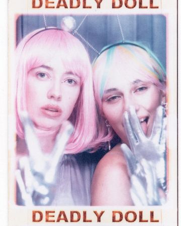 Wig rose of Devon Carlson on the account Instagram of @devonleecarlson
