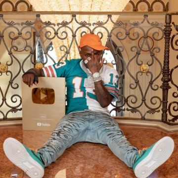 Amiri Tiger Print Light Wash Jeans de DaBaby sur l'Instagram account @dababy