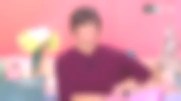 Le pull bordeaux de Faustine Bollaert dans Ça commence aujourd'hui
