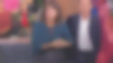La blouse en coton légèreté et détails délicats de Faustine Bollaert dans Ça commence aujourd'hui le 04.11.2019