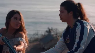 La veste bomber bleu et blanc Lacoste de Moha La Squale dans son clip Santa Monica