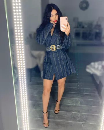 El vestido de jean a rayas en la cuenta de Instagram de @sananas2106