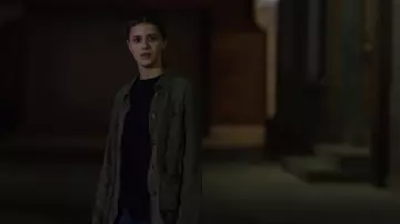 La veste de Chiara Altieri (Benedetta Porcaroli) dans Baby (S01E01)