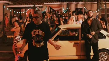 Le tshirt noir Latino Heat porté par porté par Bad Bunny dans le clip Bad Bunny feat. Drake - Mia (Video Official)