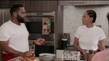 Agolde Blanc Cropped Tee porté par arc-en-ciel Johnson (Tracee Ellis Ross), en black-ish Saison 6 Épisode 6