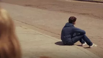 Vans Au­then­tic in True White worn by Josh Wheeler (Colin Ford) in Daybreak Season 1 Episode 8