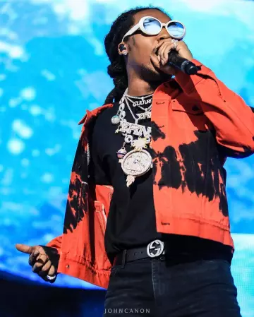 Camiseta negra de Saint Laurent de Takeoff en la cuenta de Instagram @migos
