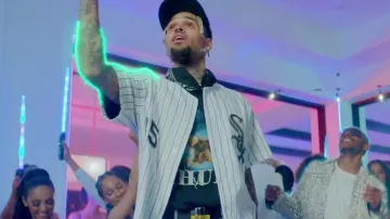 Rhude Ea­gle Print T-shirt worn by Chris Brown in Eric Bellinger - Type A Way (ft. Chris Brown & OG Parker) [Official Music Video]
