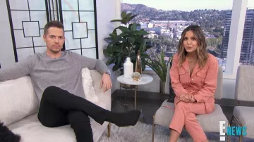 Alex Moulin Rose à Ceinture Combinaison portée par Erin Lim sur E! News Du 1er Novembre 2019