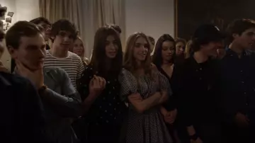 La robe de Virginia (Federica Lucaferri) dans Baby (S01E01)