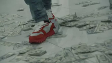 Louis Vuitton chaussures de sport portés par Roddy Ricch dans la vidéo YouTube Roddy Ricch - Out Tha Boue [official Music Video] (Dir. par JMP)