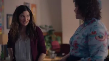 Dkny Geor­gette Pleat­ed Blouse worn by Eve Fletcher (Kathryn Hahn) in Mrs. Fletcher Season 01 Episode 02