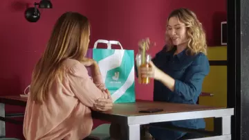 The command-Deliveroo Anna (Maud Baecker) in Tomorrow belongs to us