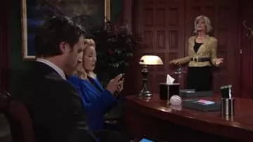 Kobi Halperin Corynne Double Breasted Blazer porté par Nikki Reed Newman (Melody Thomas Scott) comme on le voit dans les Jeunes et Les Agités du 30 octobre 2019