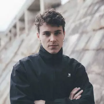 Helly Hansen black Jacket worn by Arón Piper on Instagram